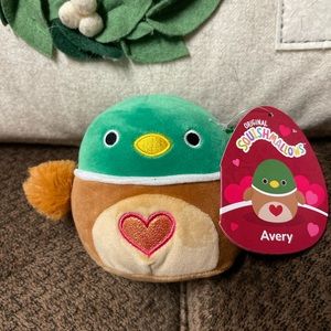 NWT squishmallows “avery” duck valentines 4” squish